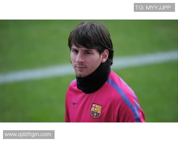 足球明星走路时的帅气瞬间展现他们独特魅力与风采的精彩图片合集